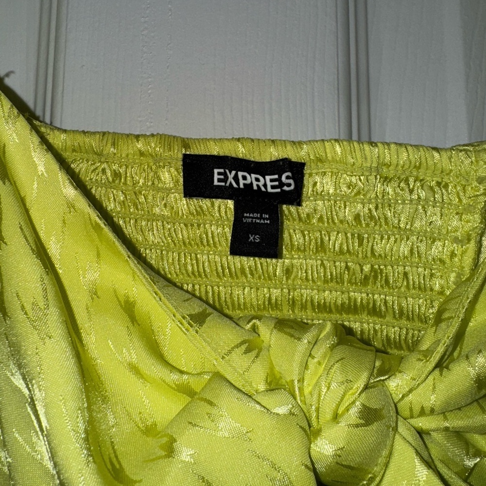 Express Neon Green-ish Yellow Satin Jacquard Balloon Sleeve Bodysuit! - Picture 3 of 5